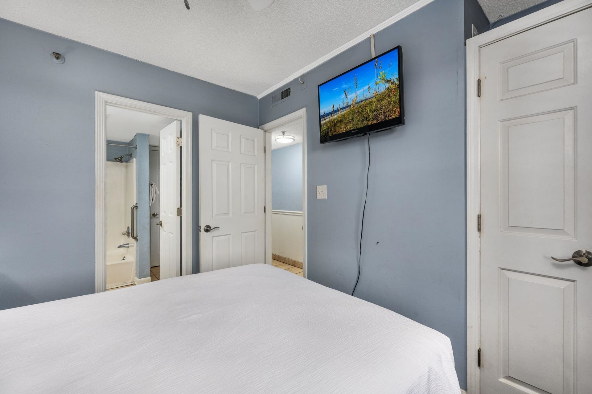 215 Atlantic Ave.  Photo 23