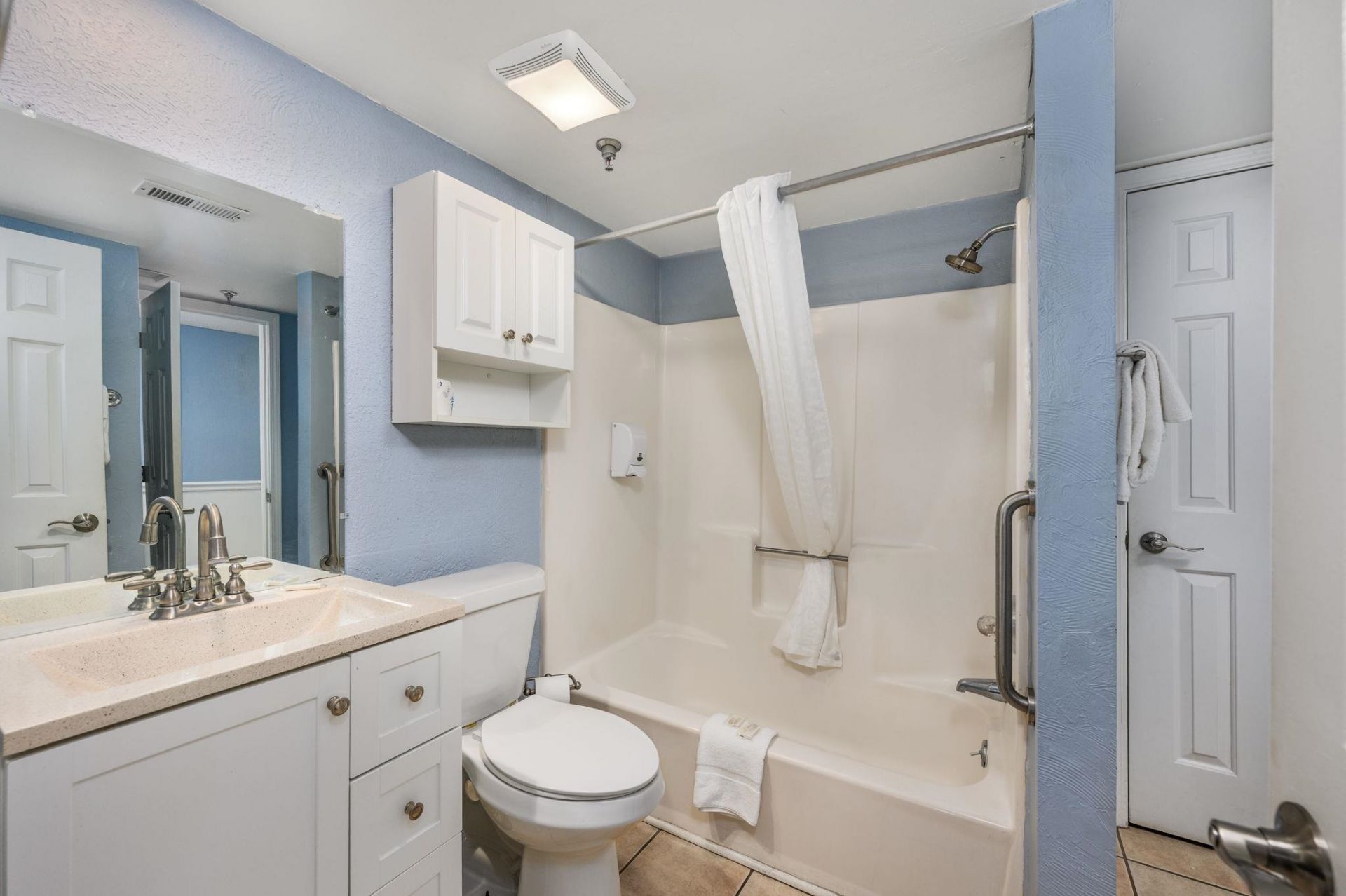 215 Atlantic Ave.  Photo 24
