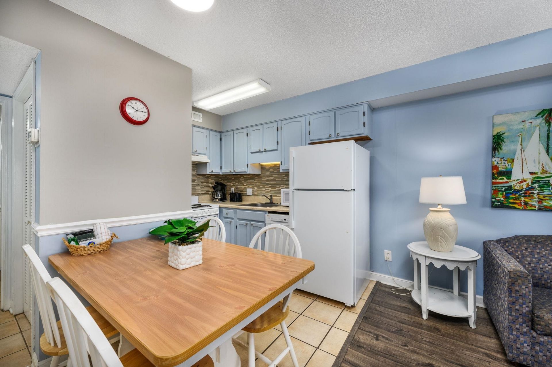 215 Atlantic Ave.  Photo 28