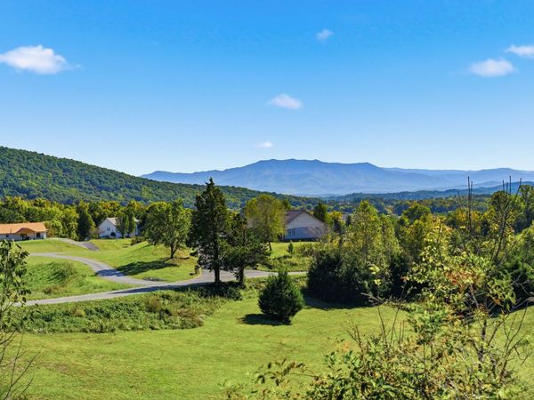217 Megan View Ln, Unit 3, Sevierville, TN 37876