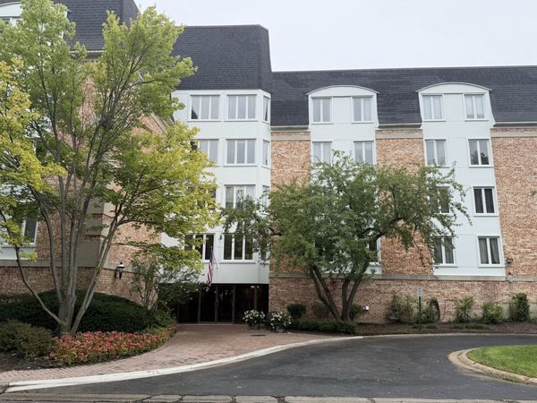 200 Lake Boulevard , Unit 438, Buffalo Grove, IL 60089