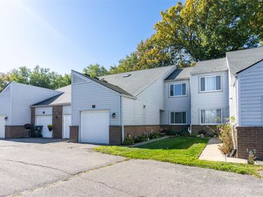 737 Clair Pointe Dr Claire Pointe Court W, Unit 47, St Clair Shores, Mi 48081