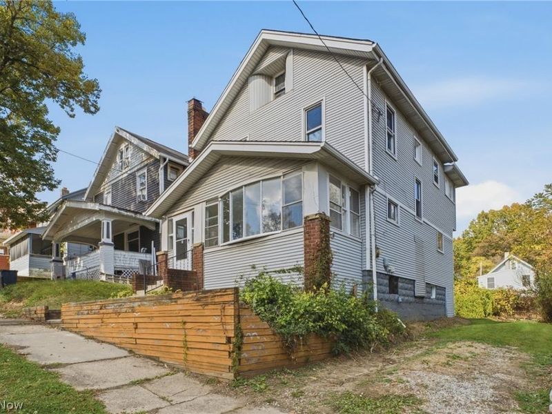 671 Russell Avenue, Akron, OH 44307 Photo 2