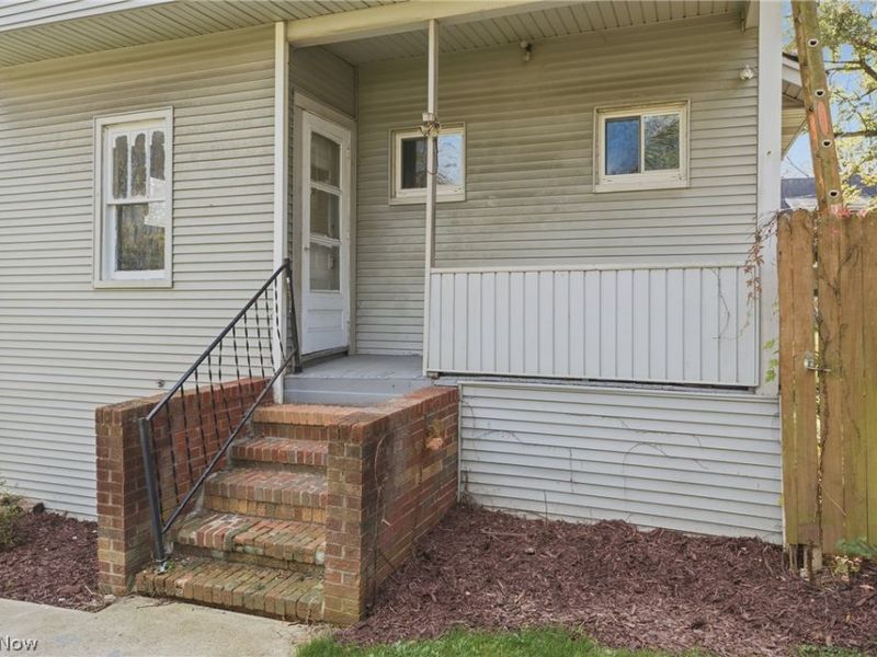 671 Russell Avenue, Akron, OH 44307 Photo 9