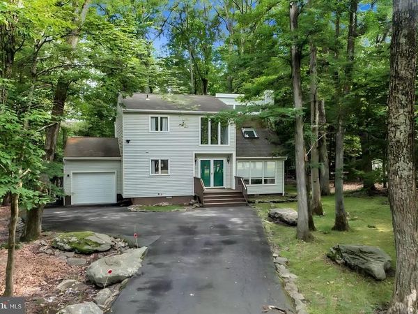 3159 GREENBRIAR DRIVE , EAST STROUDSBURG, PA 18301