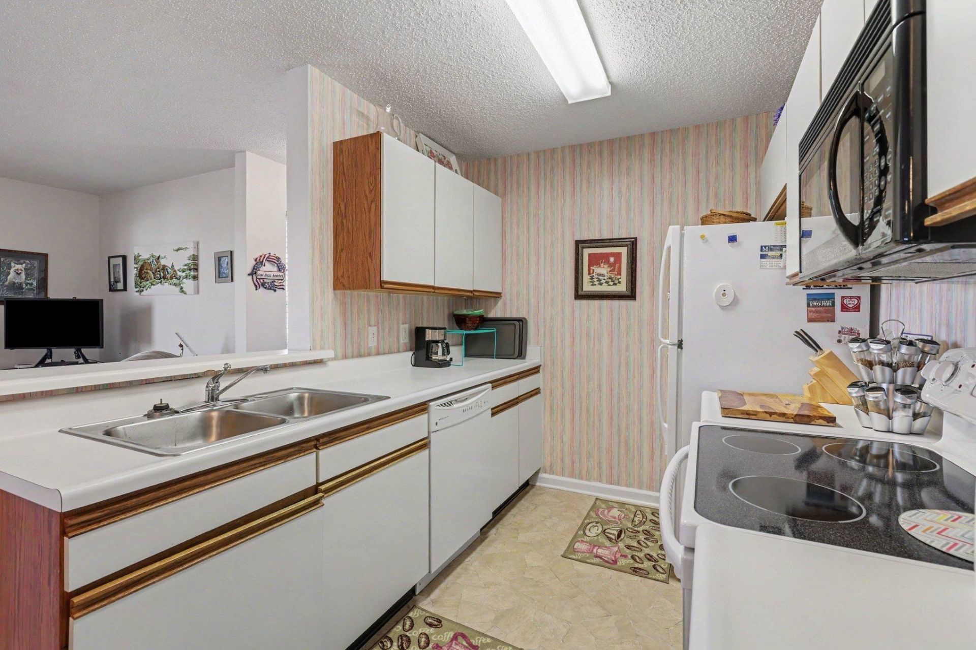 8861 Chandler Dr. Photo 4