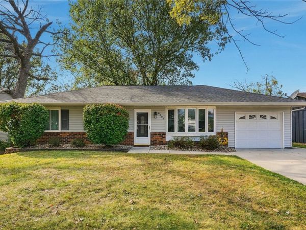 6801 Stonybrook Lane NE, Cedar Rapids, IA 52402