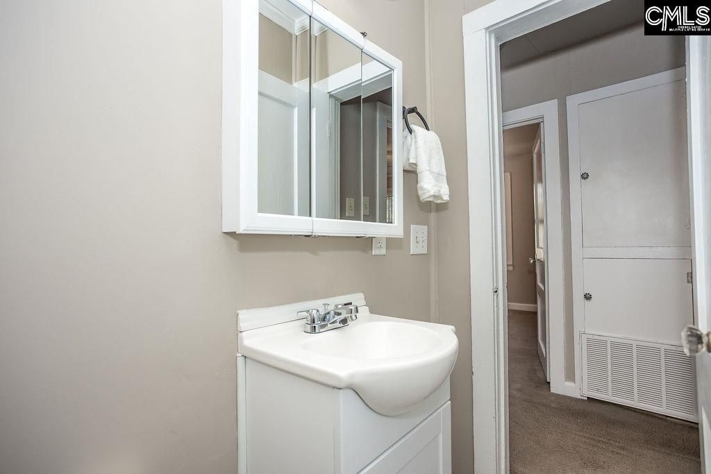1301 Oakland Avenue  Photo 10