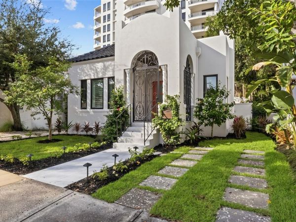 410 BURNS COURT , SARASOTA, FL 34236