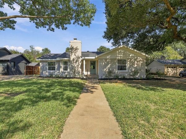 3736 W Biddison Street , Fort Worth, TX 76109