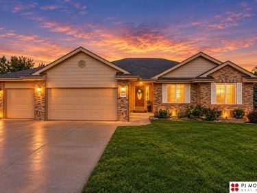 21928 Plum Creek Drive, Gretna, NE 68028