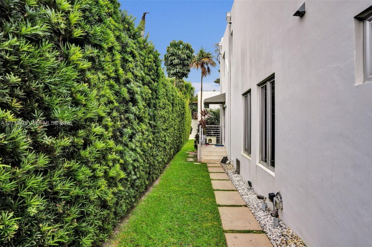 3151 Sheridan Ave, Unit 2, Miami Beach, FL 33140 Photo
