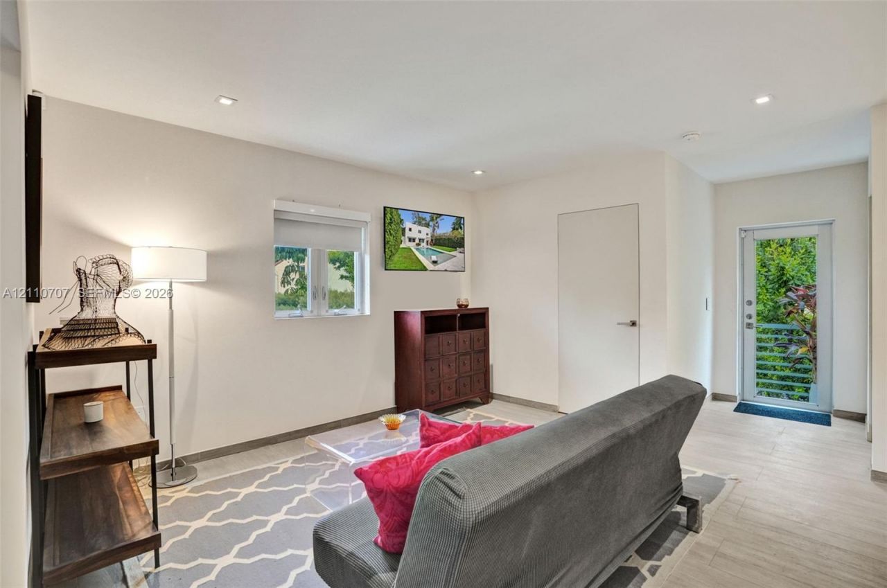 3151 Sheridan Ave, Unit 2, Miami Beach, FL 33140 Photo