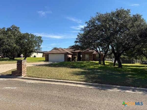 1915 YELLOWSTONE RD, Lampasas, TX 76550