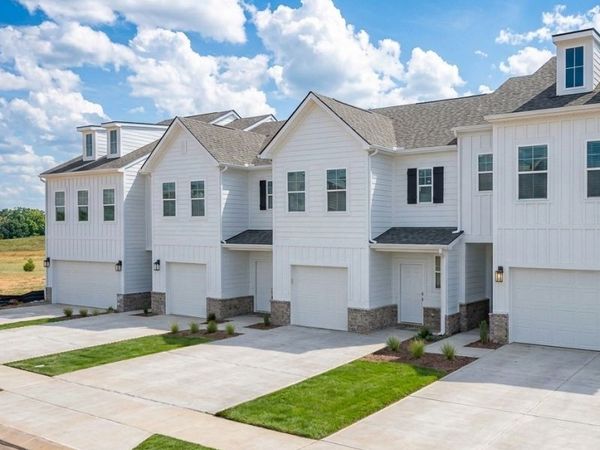 2586 McClure Boulevard , Columbia, TN 38401