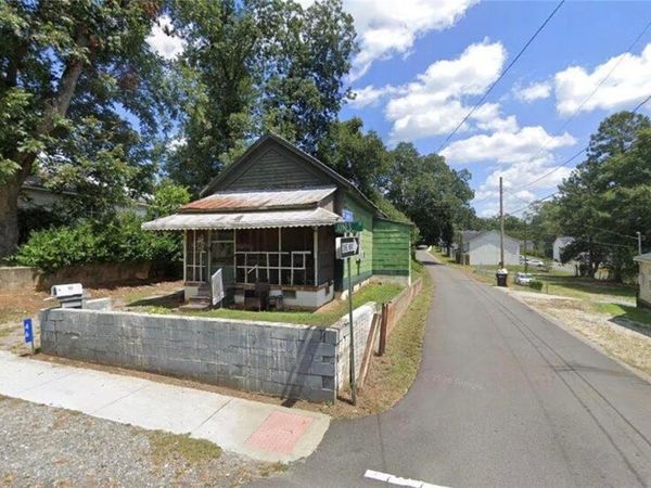 46 Jones Street , Forsyth, GA 31029