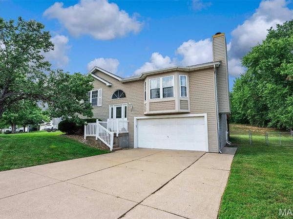 1 Summersong Court, O'Fallon, MO 63366