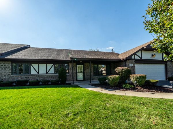 11556 Autobahn Drive W, Palos Park, IL 60464