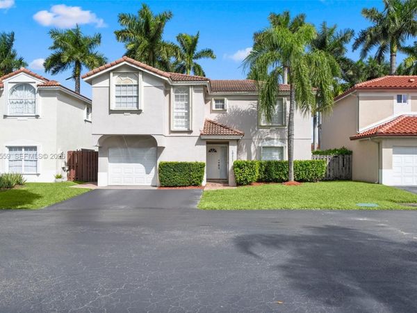 10217 NW 56th St , Doral, FL 33178