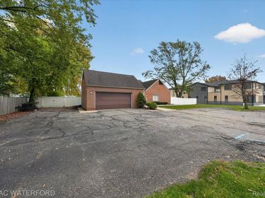 6500 N Inkster Road, Dearborn Heights, Mi 48127