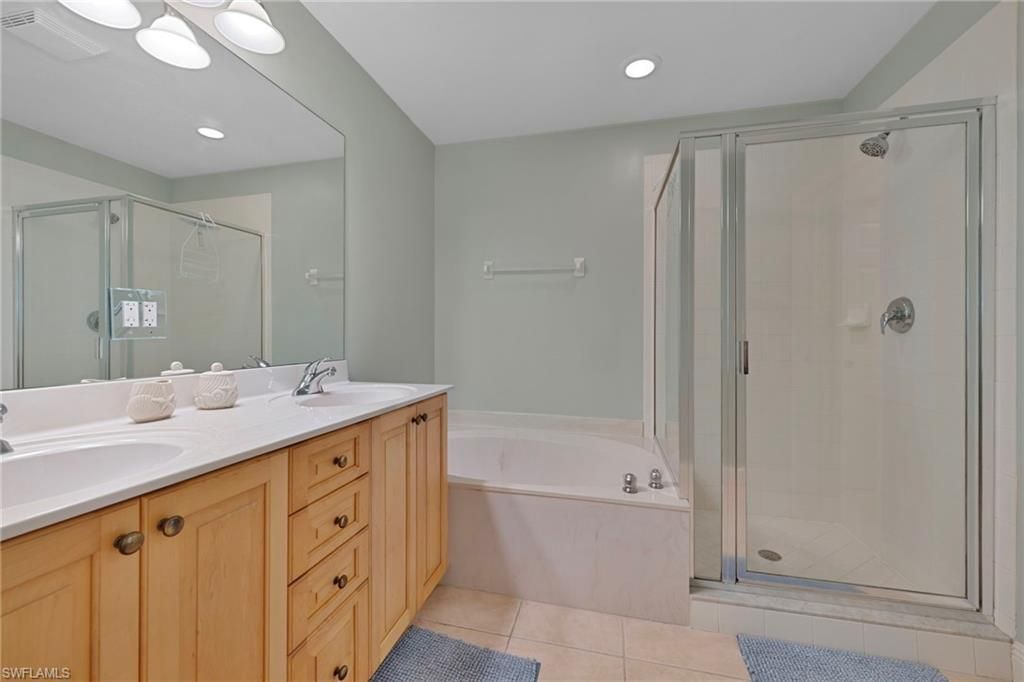 1128 Manor Lake Dr , Unit G103, Naples, FL 34110 Photo