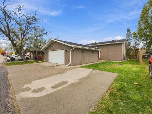 2003 32nd Avenue S, Fargo, ND 58103