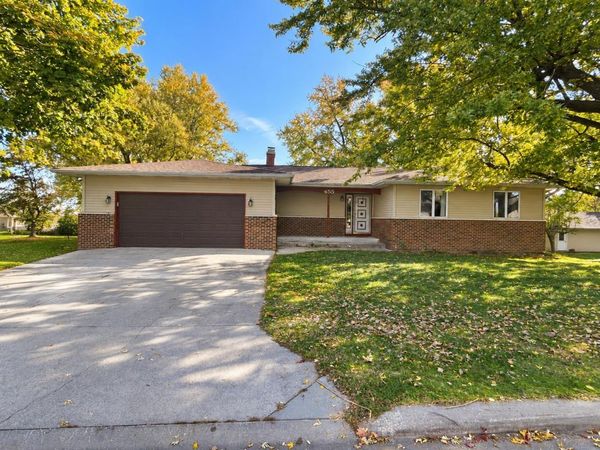 455 N 2nd Street , Winthrop, IA 50682