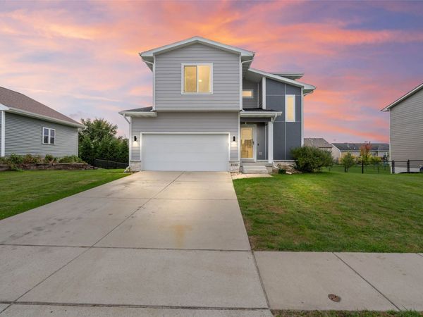 1232 Apache Street , Nevada, IA 50201