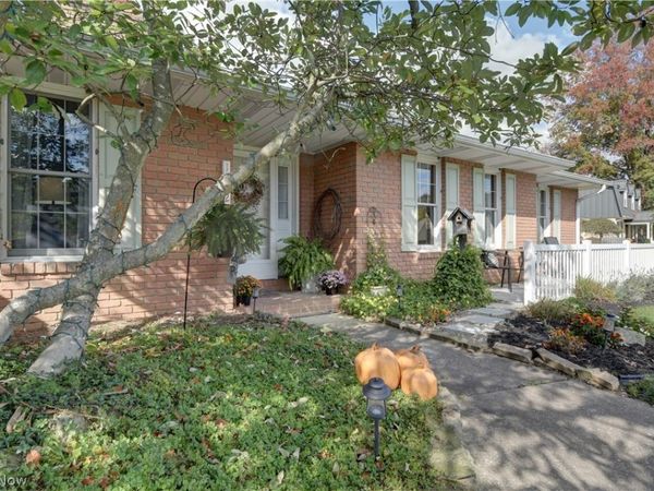 1242 Lakeview Road NW, New Philadelphia, OH 44663