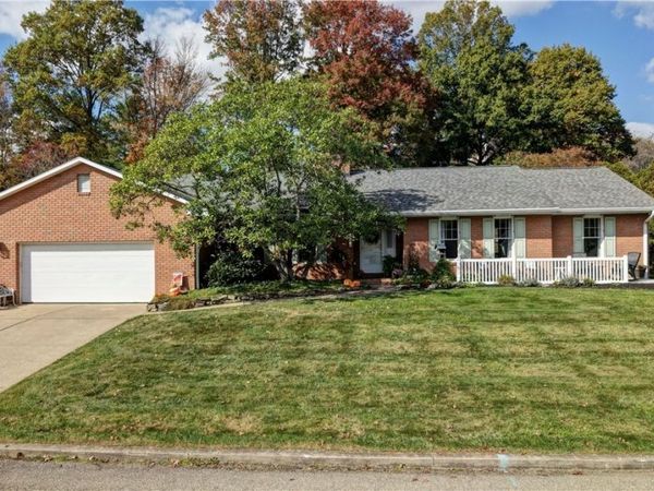 1242 Lakeview Road NW, New Philadelphia, OH 44663