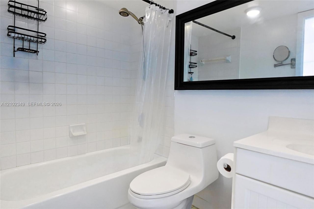2600 Collins Ave , Unit 308, Miami Beach, FL 33140 Photo