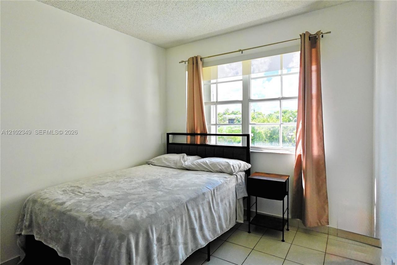 2600 Collins Ave , Unit 308, Miami Beach, FL 33140 Photo