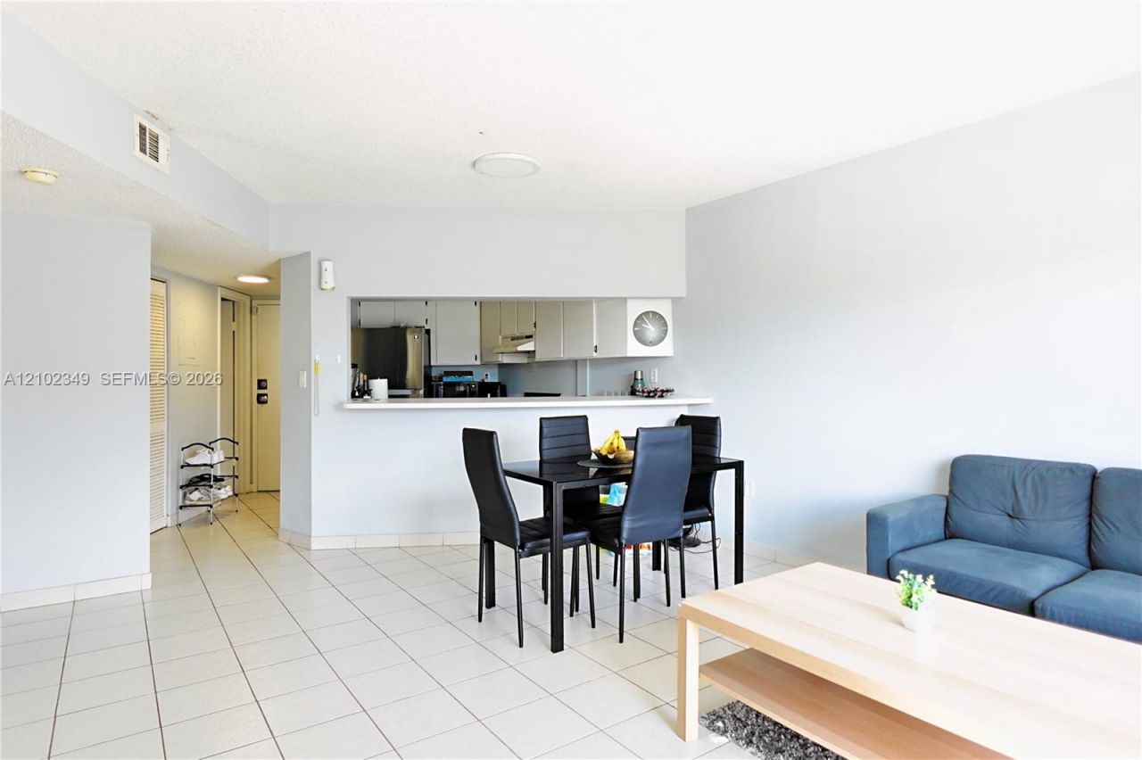 2600 Collins Ave , Unit 308, Miami Beach, FL 33140 Photo