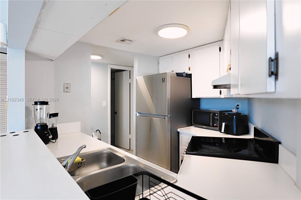 2600 Collins Ave , Unit 308, Miami Beach, FL 33140 Photo