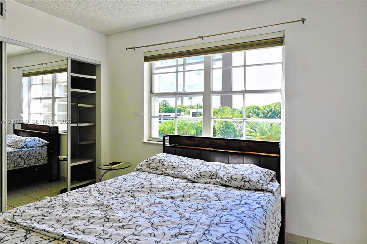 2600 Collins Ave , Unit 308, Miami Beach, FL 33140 Photo
