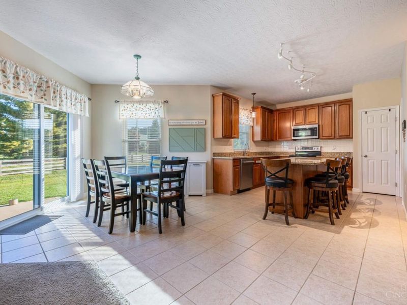 7206 Hammerwood Court, Hamilton Township, OH 45039 Photo 10