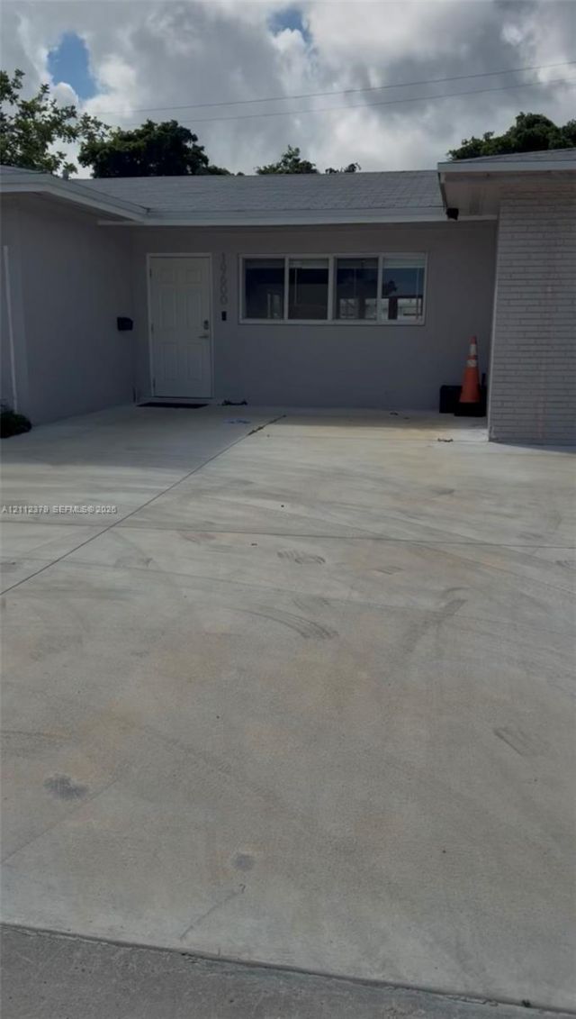 19600 NE 18th Pl, Miami, FL 33179 Main Photo