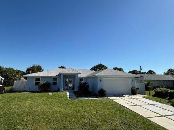 1957 SE Fallon Drive, Port St. Lucie, FL 34983