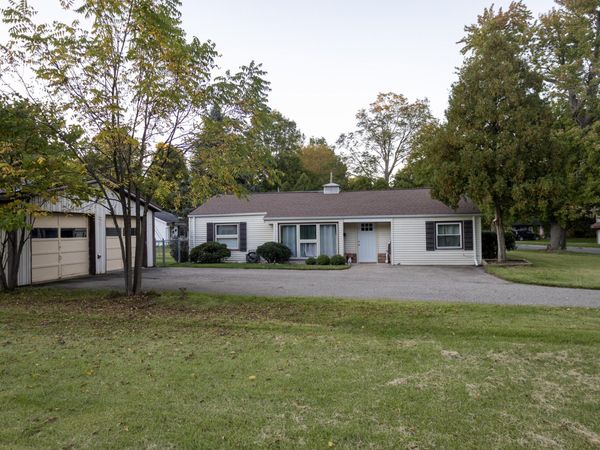 607 Main Street, Buchanan, MI 49107