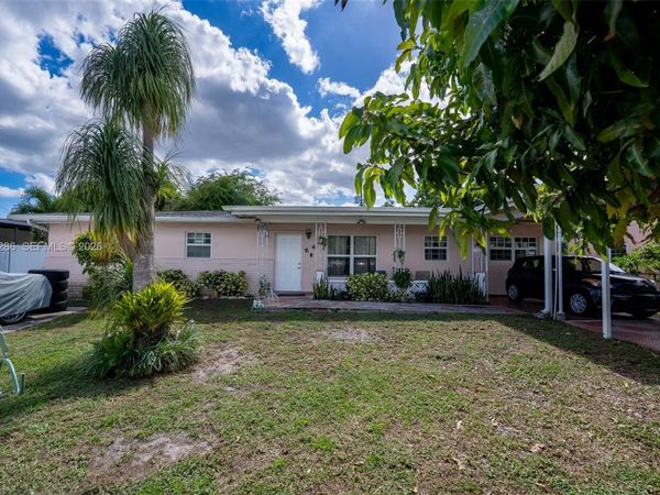 4480 NW 176th St , Miami Gardens, FL 33055