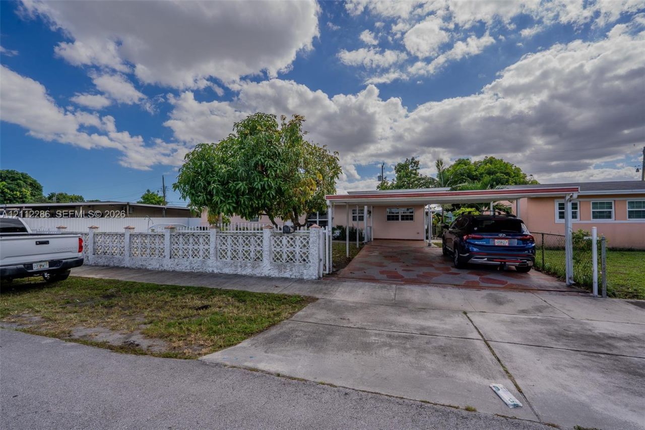4480 NW 176th St , Miami Gardens, FL 33055 Photo