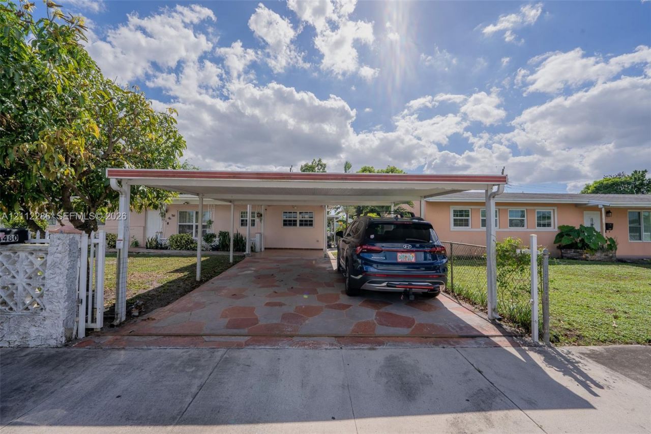 4480 NW 176th St , Miami Gardens, FL 33055 Photo