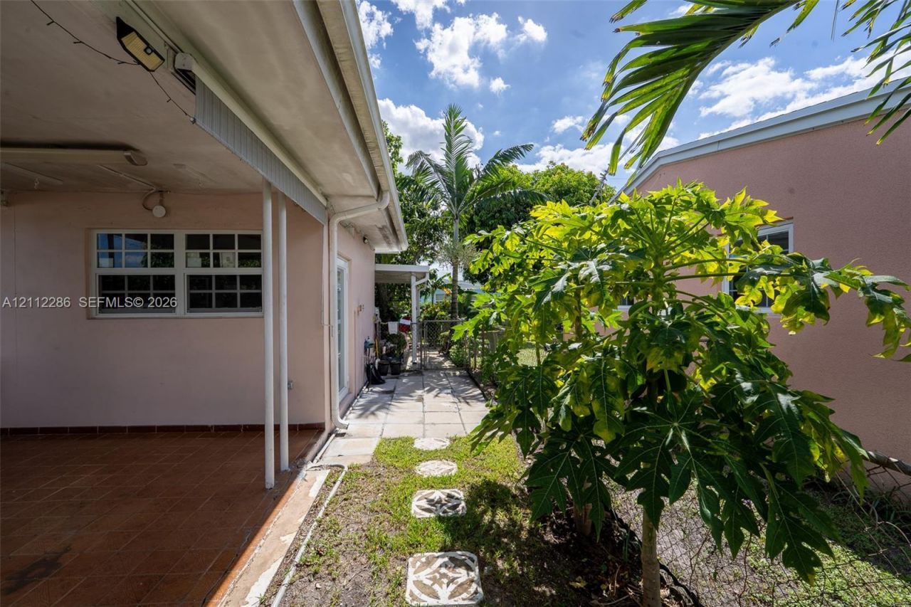 4480 NW 176th St , Miami Gardens, FL 33055 Photo