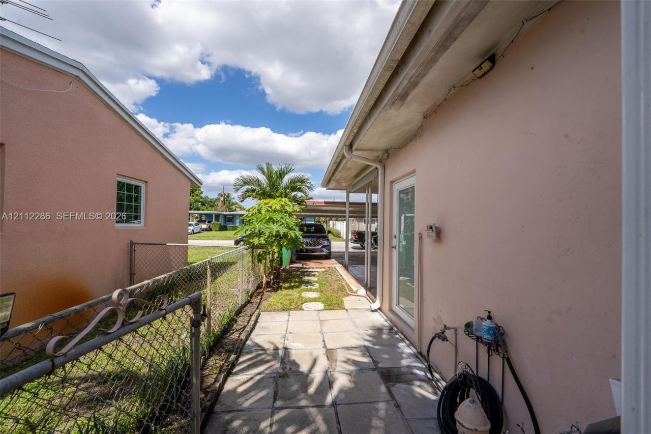 4480 NW 176th St , Miami Gardens, FL 33055 Photo