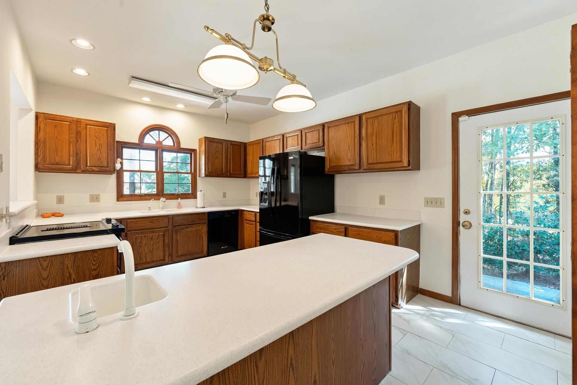 90 Parkview Dr. Photo 13