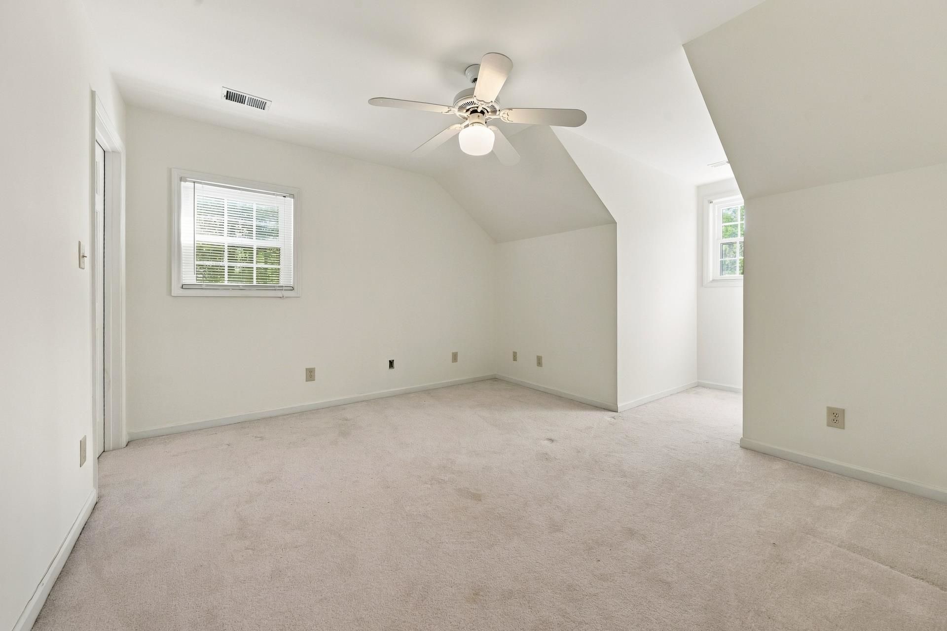 90 Parkview Dr. Photo 32