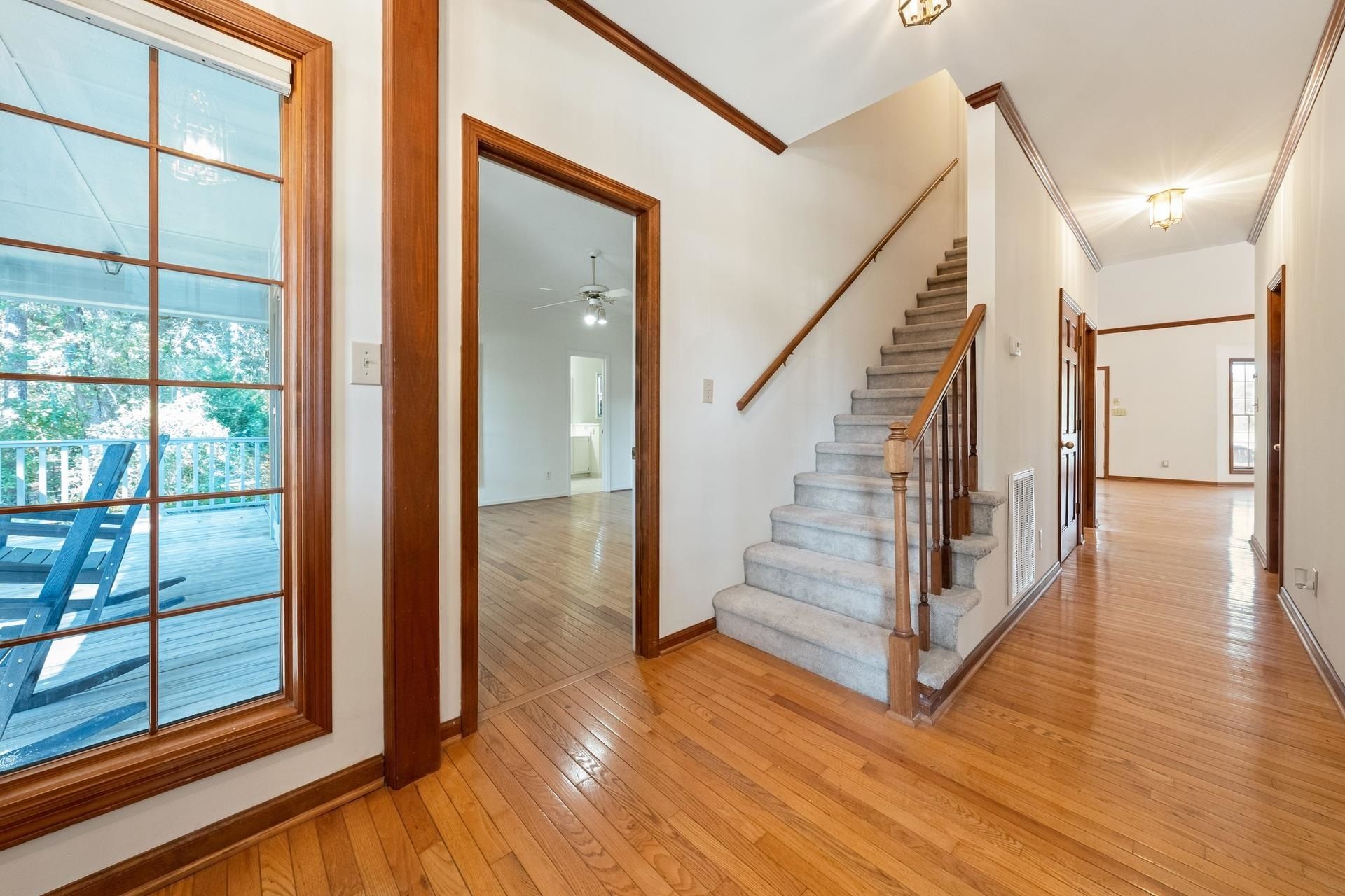 90 Parkview Dr. Photo 5