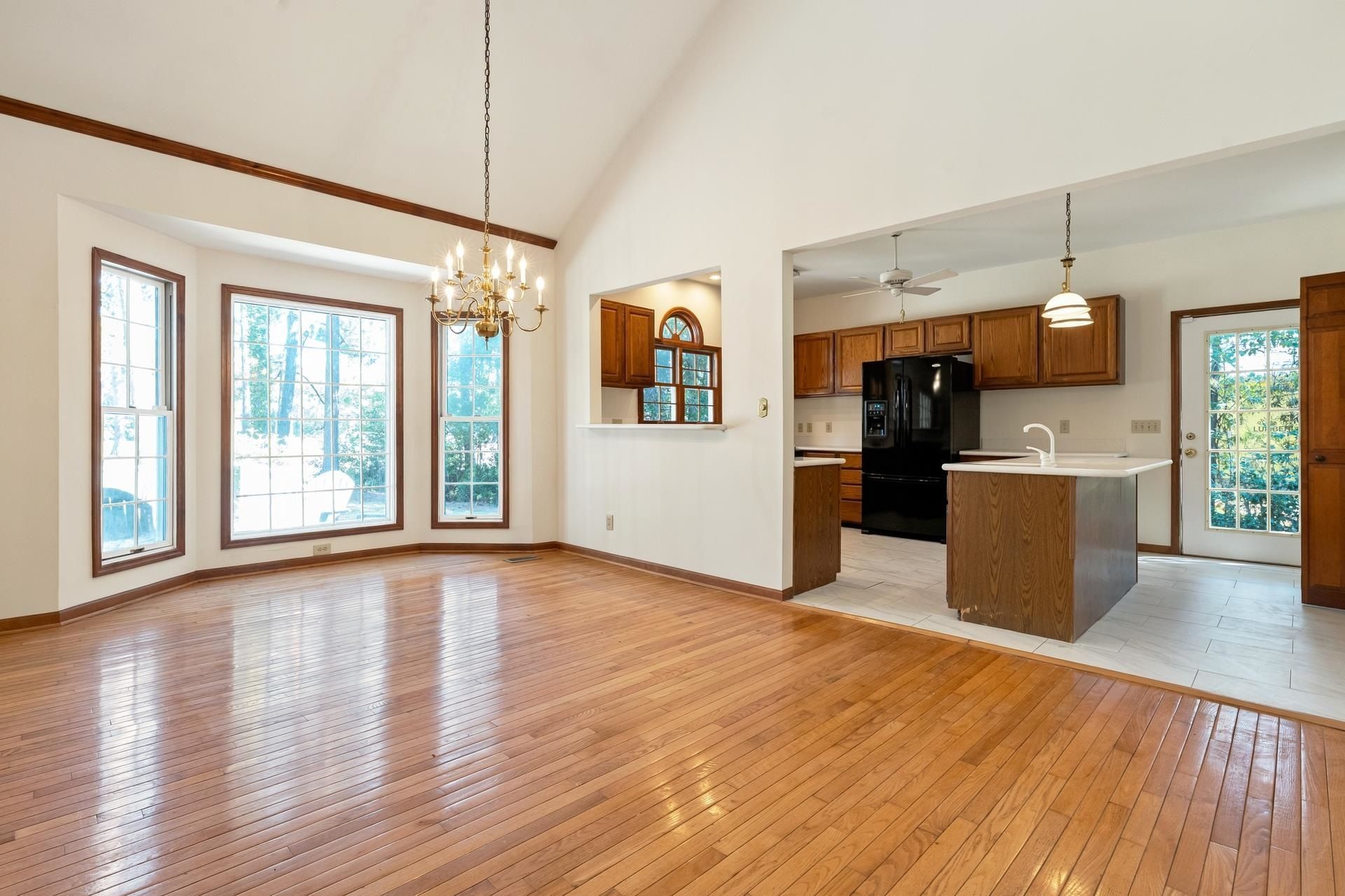 90 Parkview Dr. Photo 8