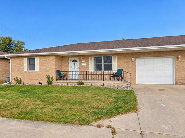308 E Oak Street , Watseka, IL 60970