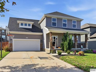 10212 Rosewater Parkway, Bennington, NE 68007